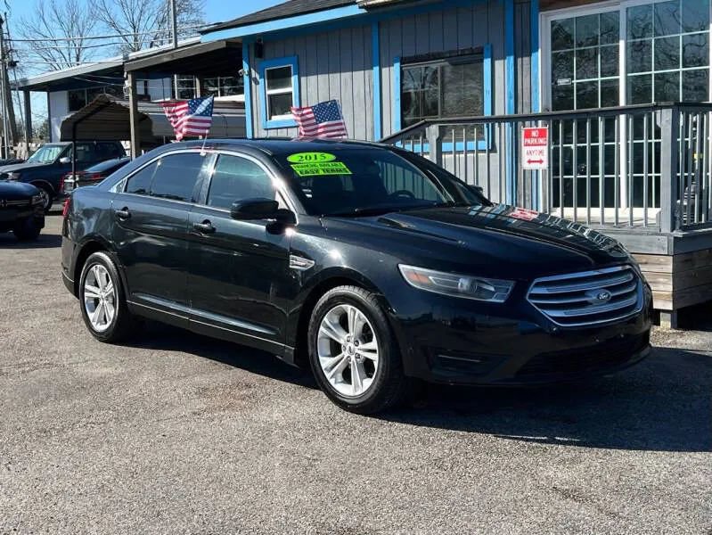 Used 2015 Ford Taurus SEL image 4