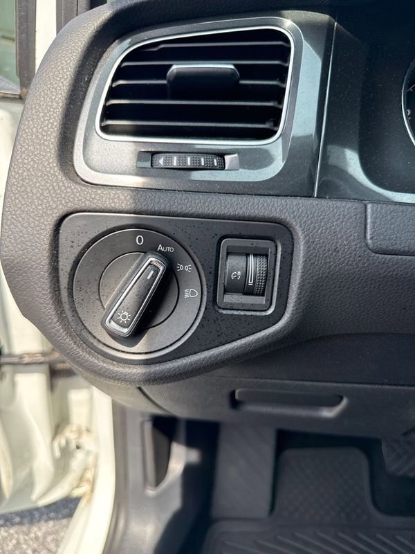 Used 2018 Volkswagen Golf S image 18