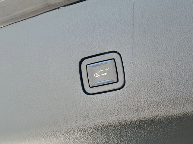 Used 2022 Chevrolet Traverse LT AWD/4WD image 35