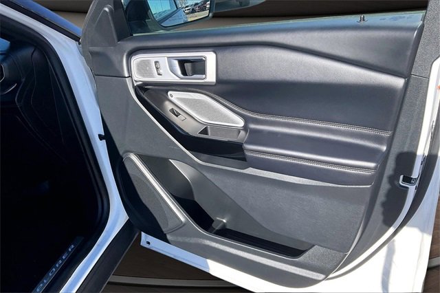 Used 2022 Ford Explorer Platinum w/ Technology Package image 21