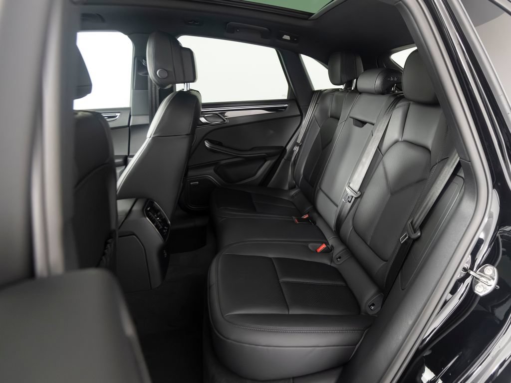 New 2026 Porsche Macan AWD/4WD image 38