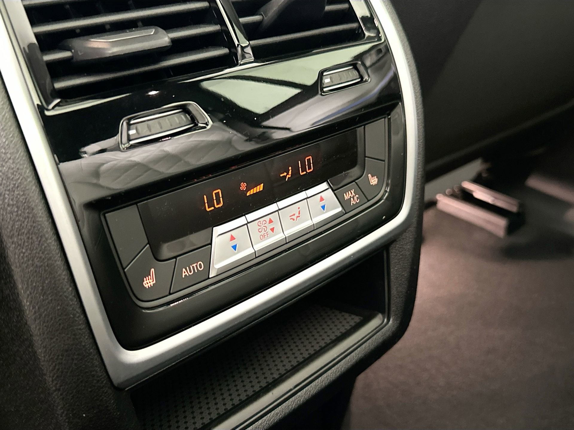 New 2026 BMW X5 xDrive50e image 27