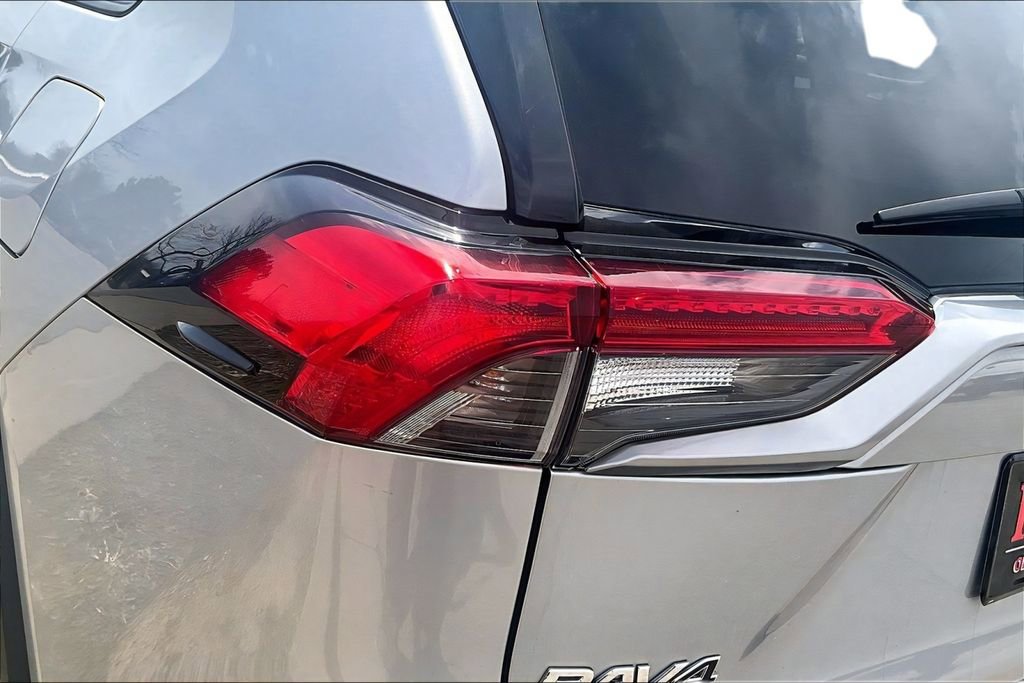Used 2022 Toyota RAV4 Limited AWD/4WD image 28