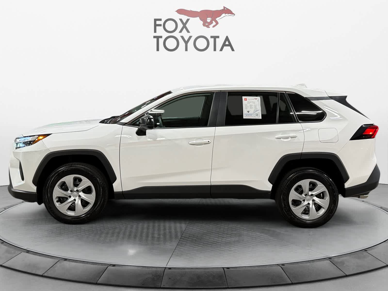 Used 2025 Toyota RAV4 LE AWD/4WD image 3