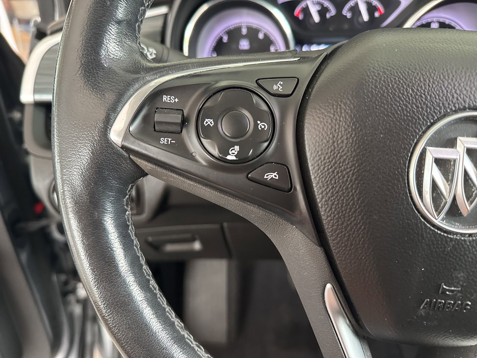Used 2020 Buick Envision Essence FWD image 23