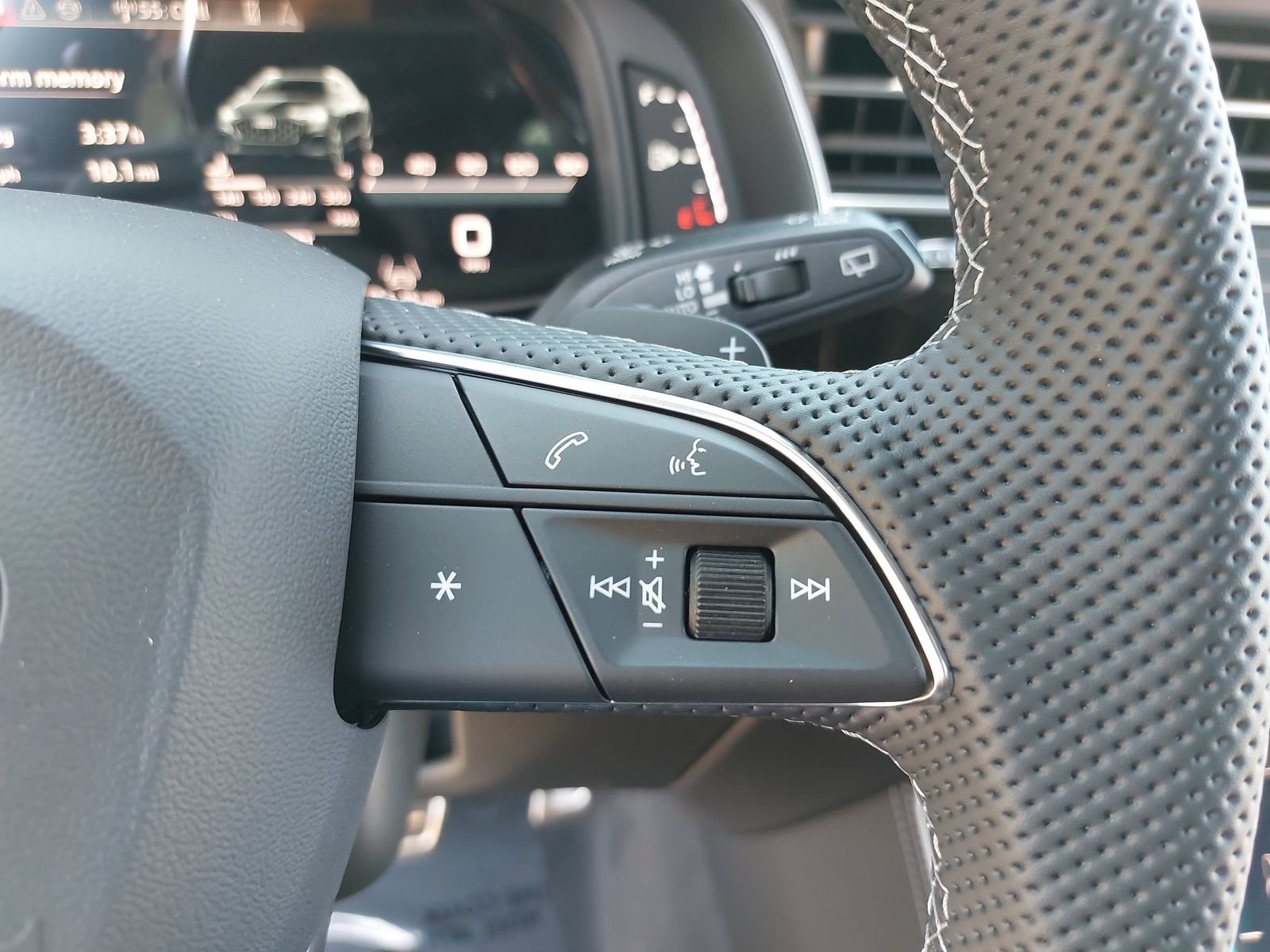 New 2026 Audi SQ8 Premium Plus AWD/4WD image 18
