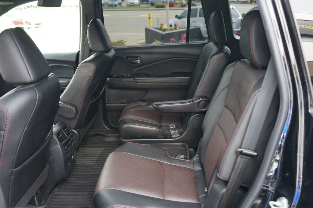 Used 2021 Honda Pilot Black Edition image 15