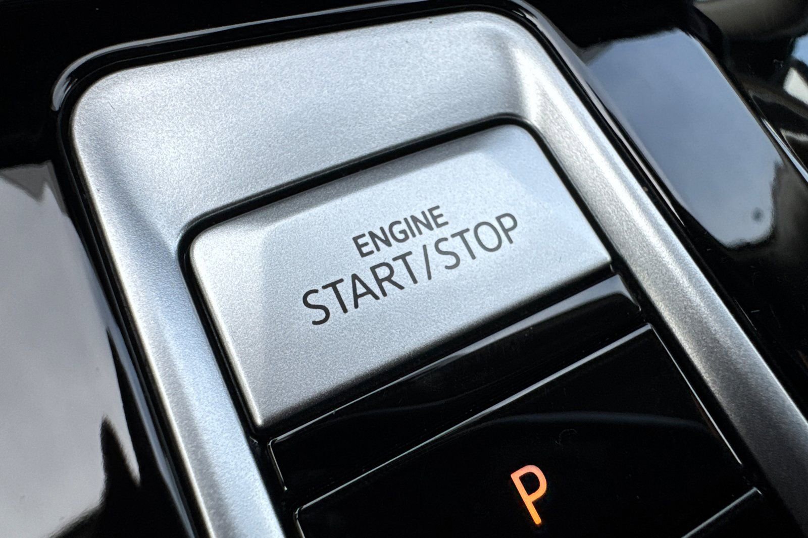 Used 2025 Volkswagen Atlas SE image 25