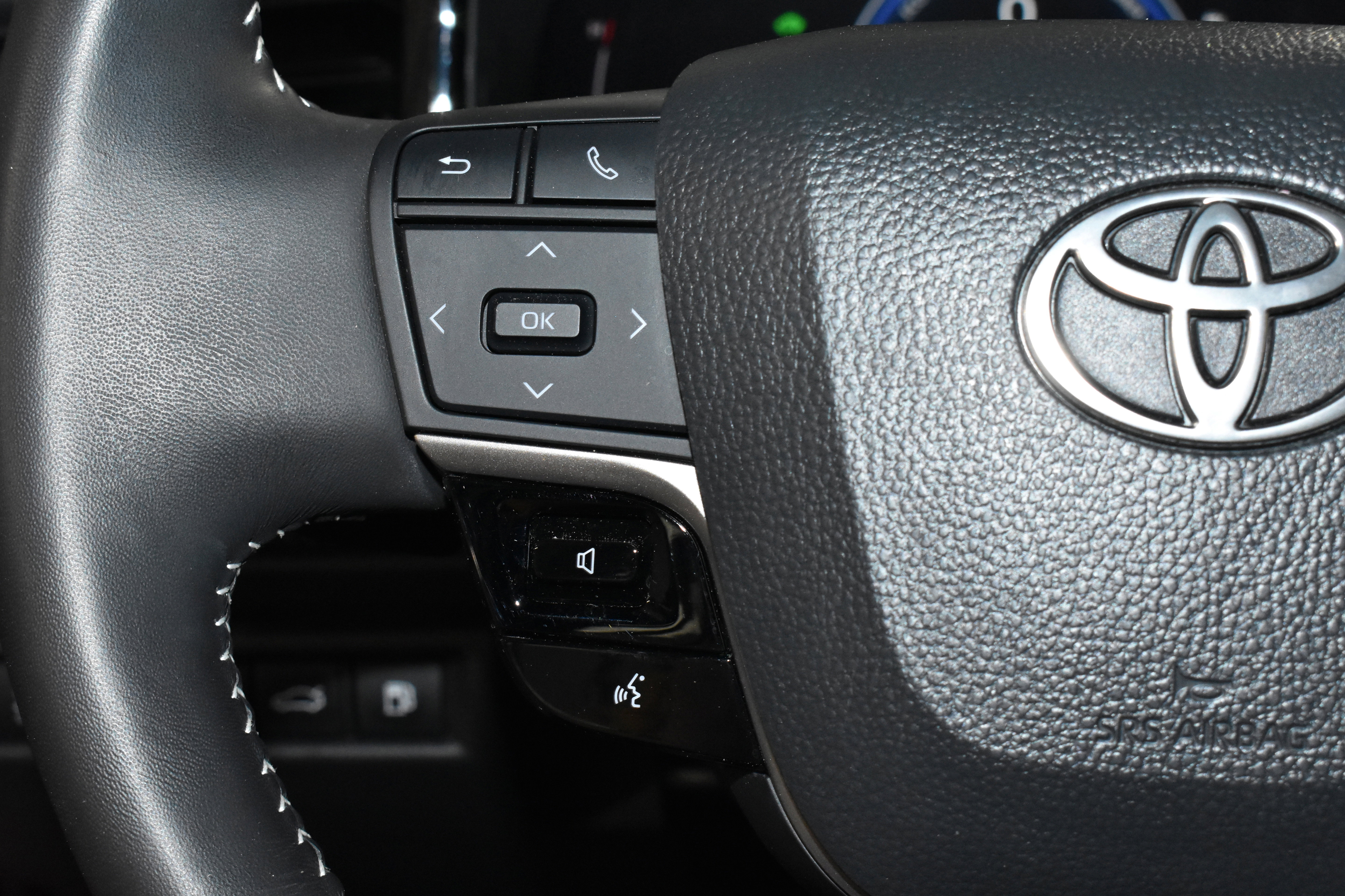 Used 2025 Toyota Camry SE image 14