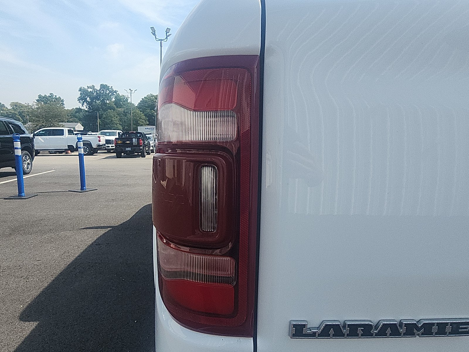 Used 2022 RAM 1500 Laramie AWD/4WD image 13