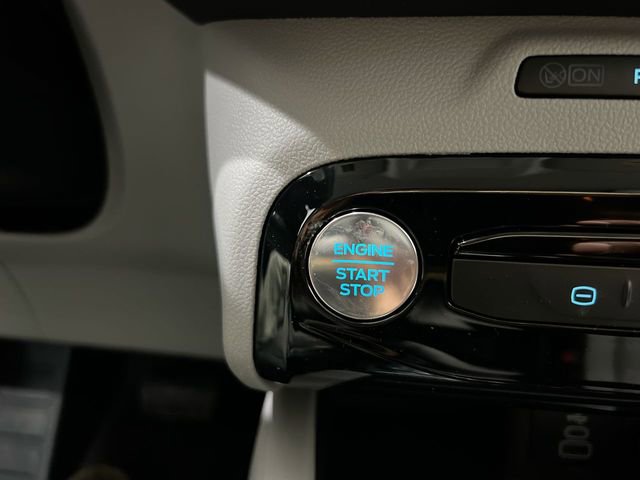 Used 2024 Ford Escape SE FWD image 9