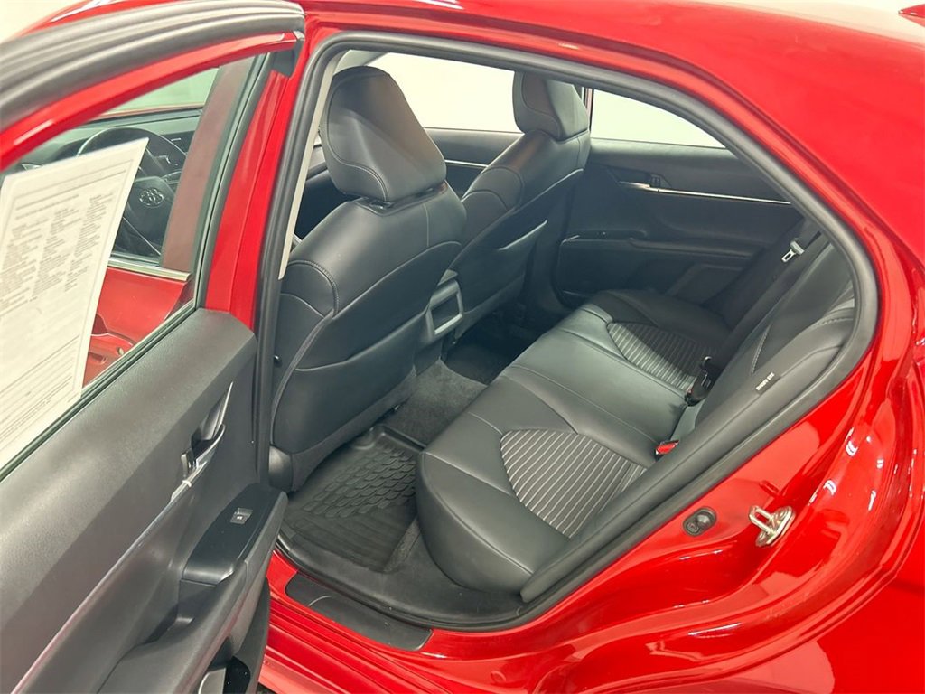 Used 2020 Toyota Camry SE image 19