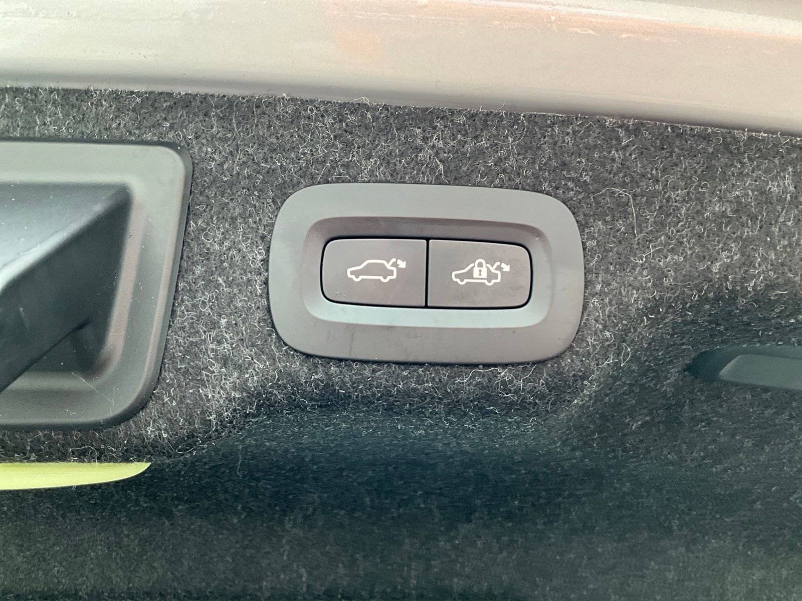 Certified 2024 Volvo S90 B6 Ultimate w/ Protection Package Premier image 30