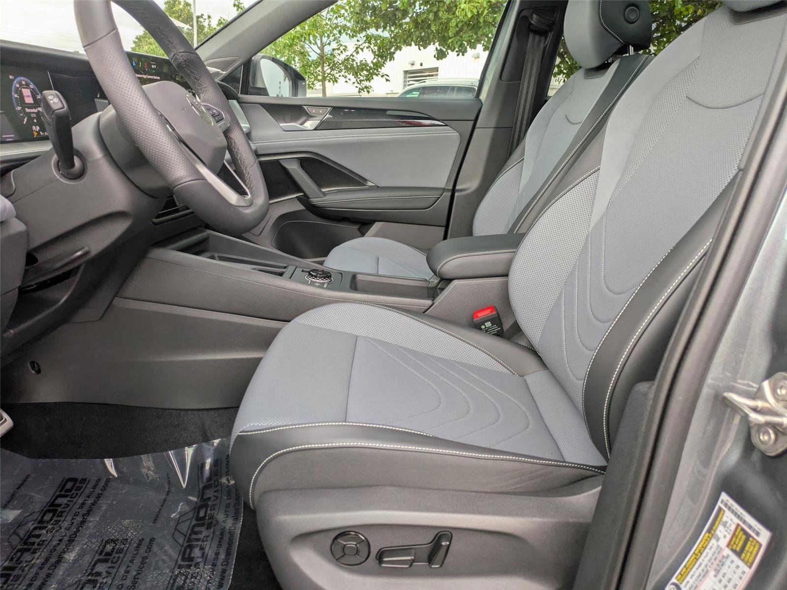 New 2025 Volkswagen Tiguan SE R-Line image 17