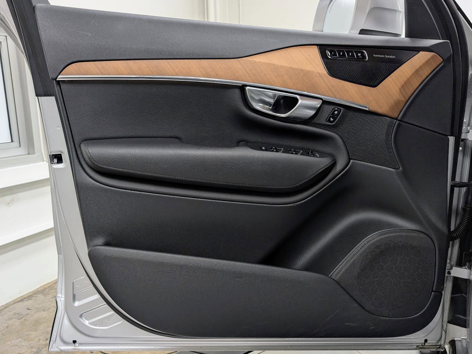 Used 2022 Volvo XC90 T6 Momentum w/ Advanced Package image 13