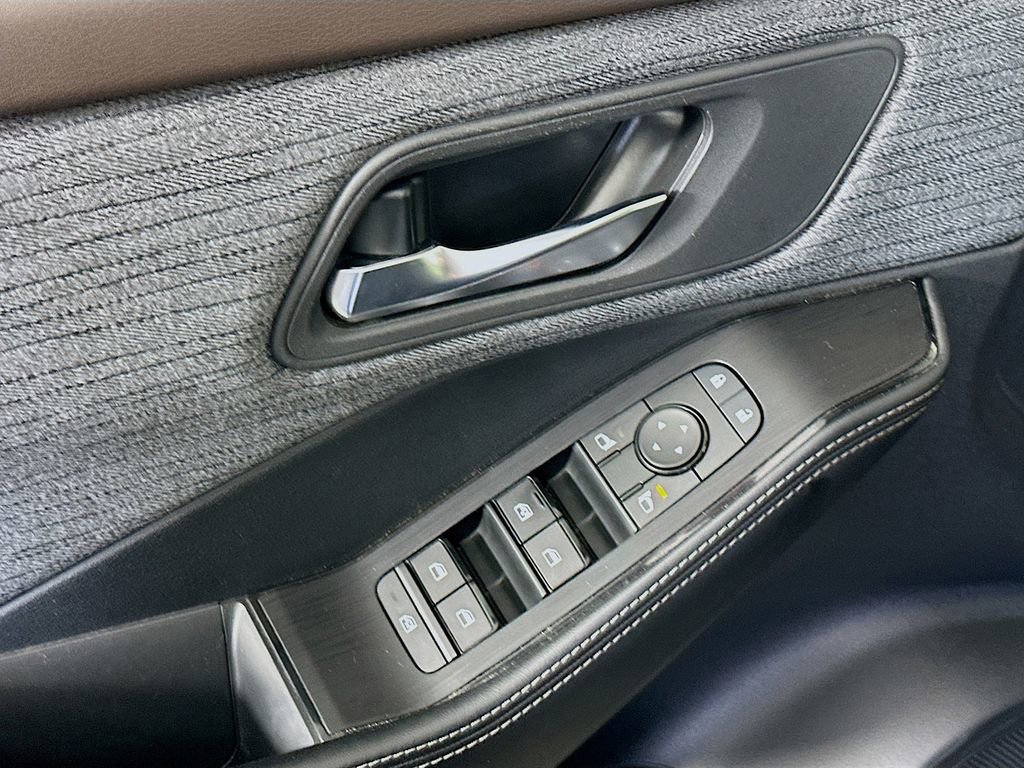 Certified 2023 Nissan Rogue SV image 24