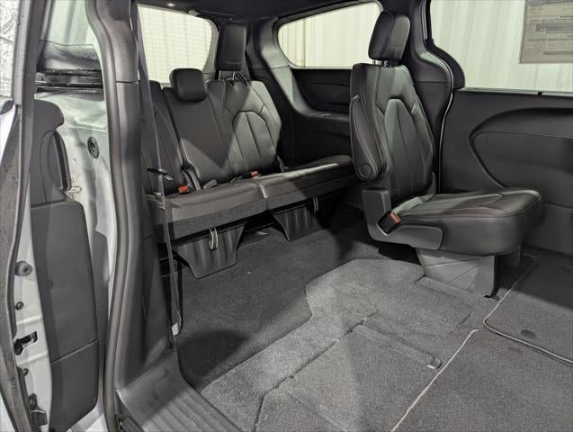 New 2026 Chrysler Pacifica Select w/ S Appearance Package FWD image 41