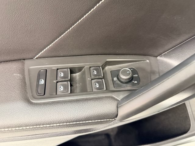 Used 2024 Volkswagen Tiguan SE AWD/4WD image 41