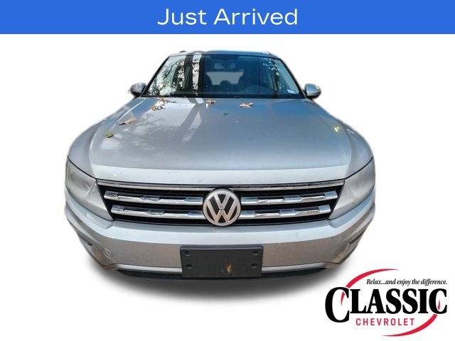 Used 2020 Volkswagen Tiguan SE image 2