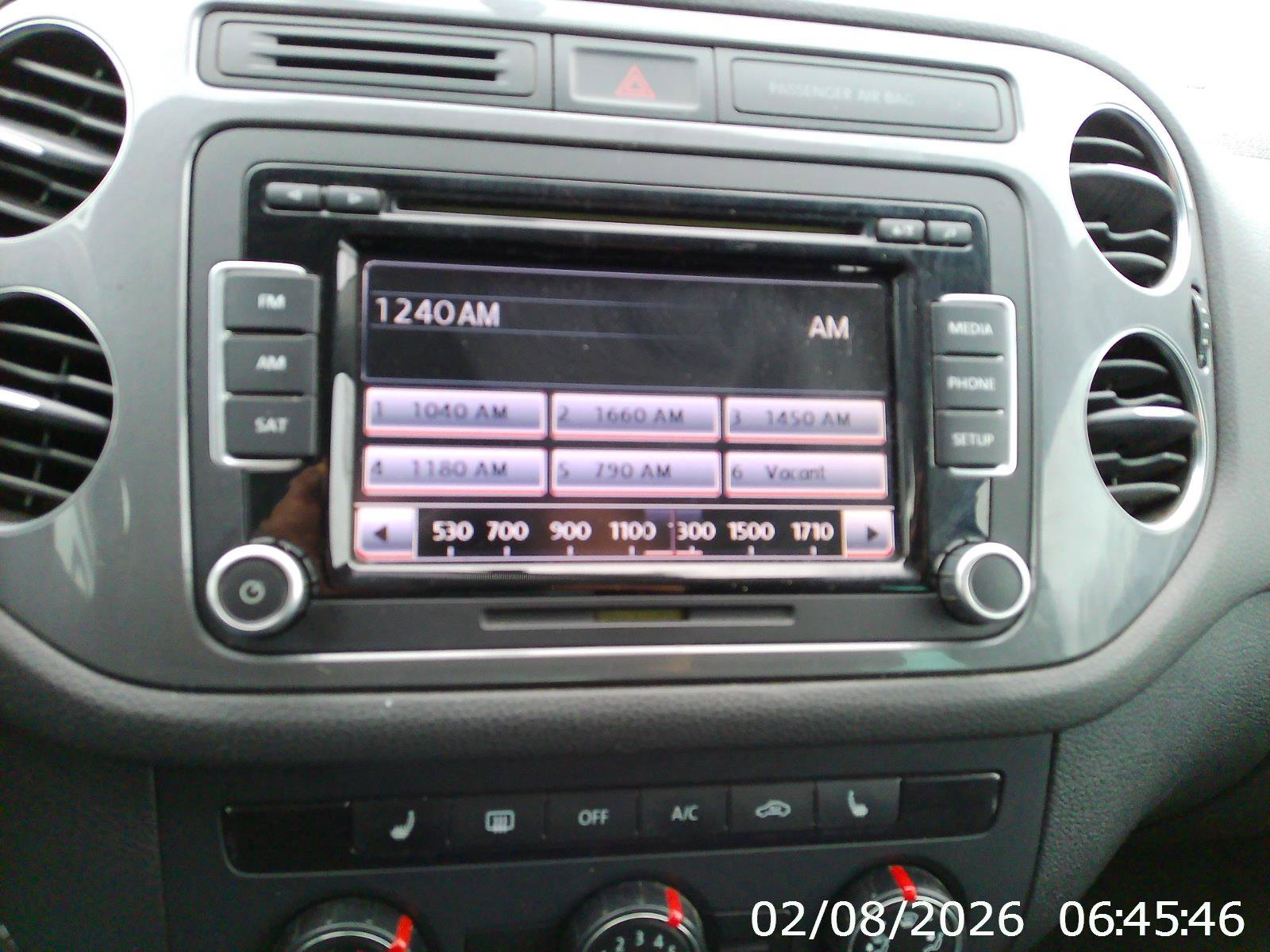 Used 2014 Volkswagen Tiguan SE image 12