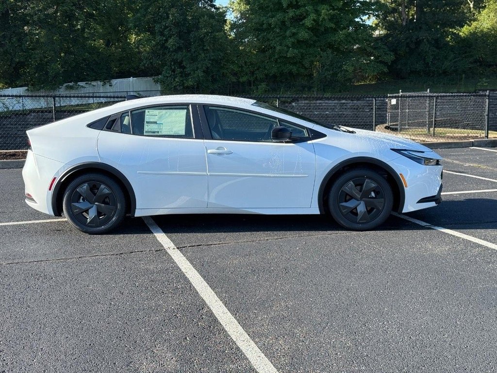 New 2026 Toyota Prius LE image 2