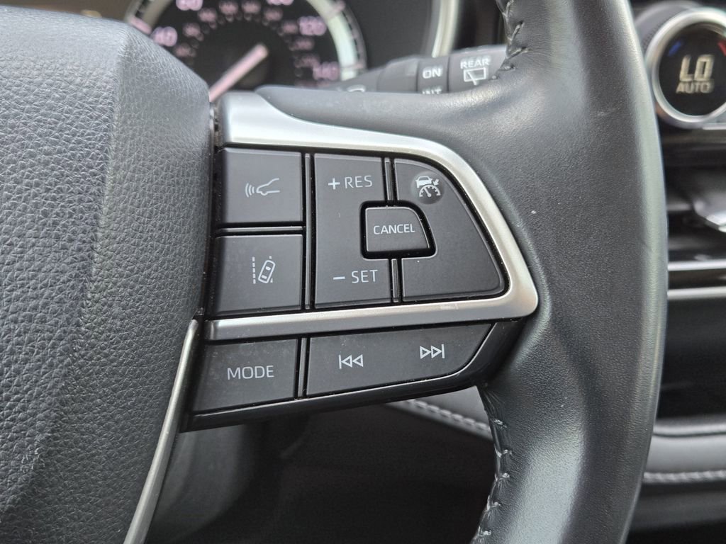 Used 2022 Toyota Highlander XLE image 29