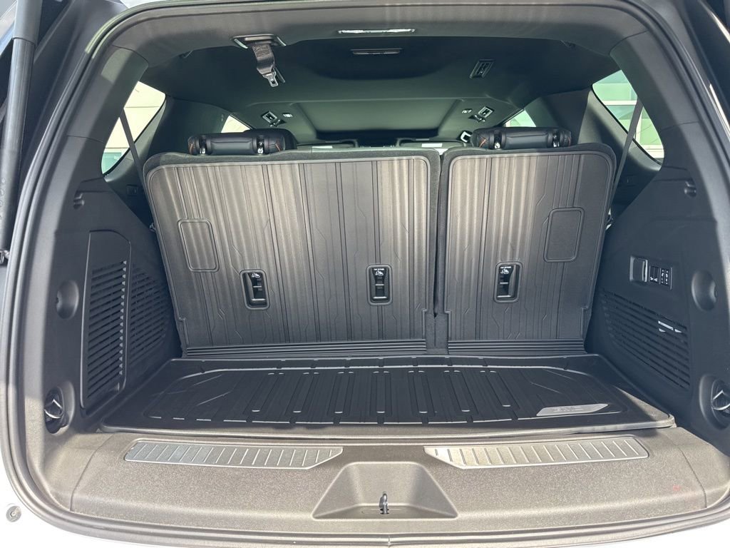 New 2026 GMC Yukon AT4 w/ LPO, Floor Liner Package image 35