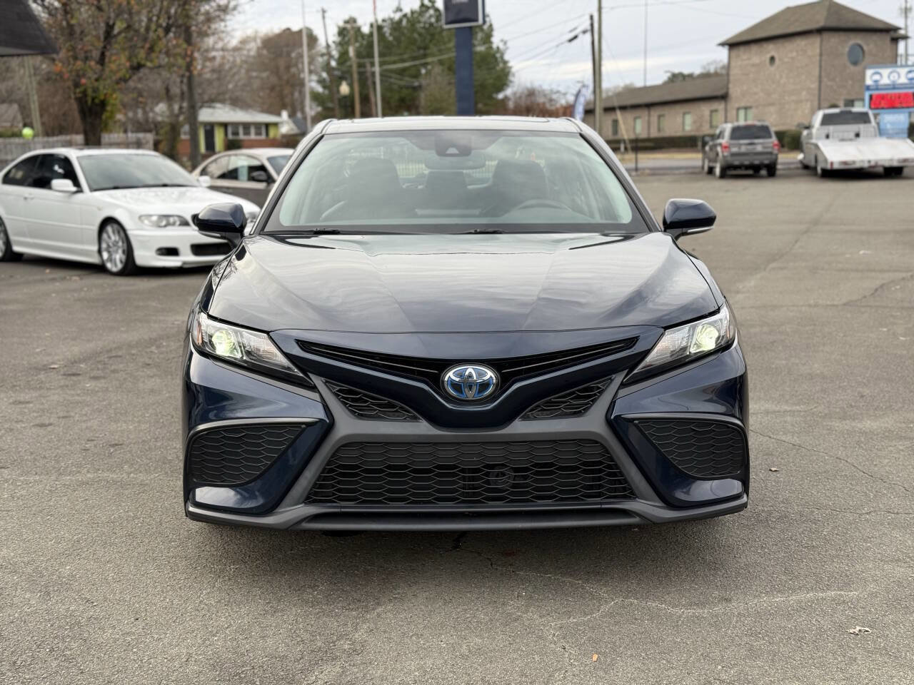 Used 2021 Toyota Camry SE image 3