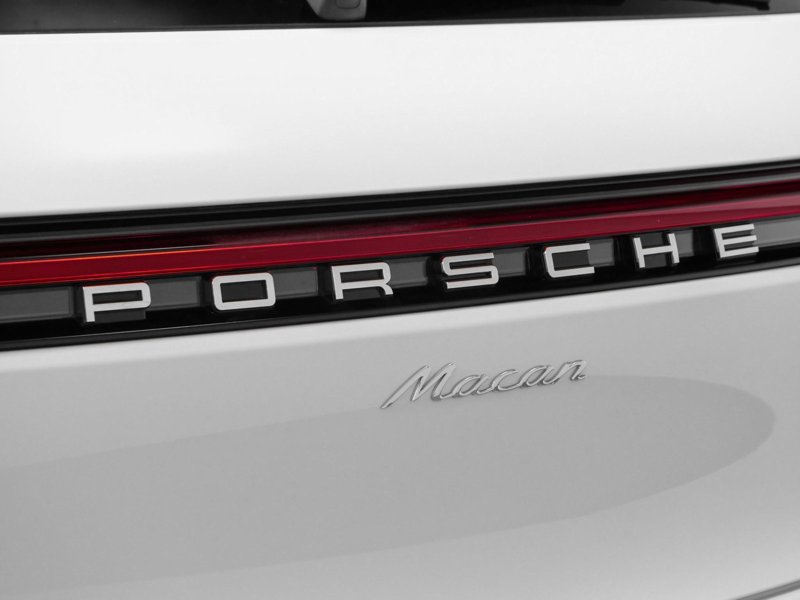 New 2025 Porsche Macan image 18