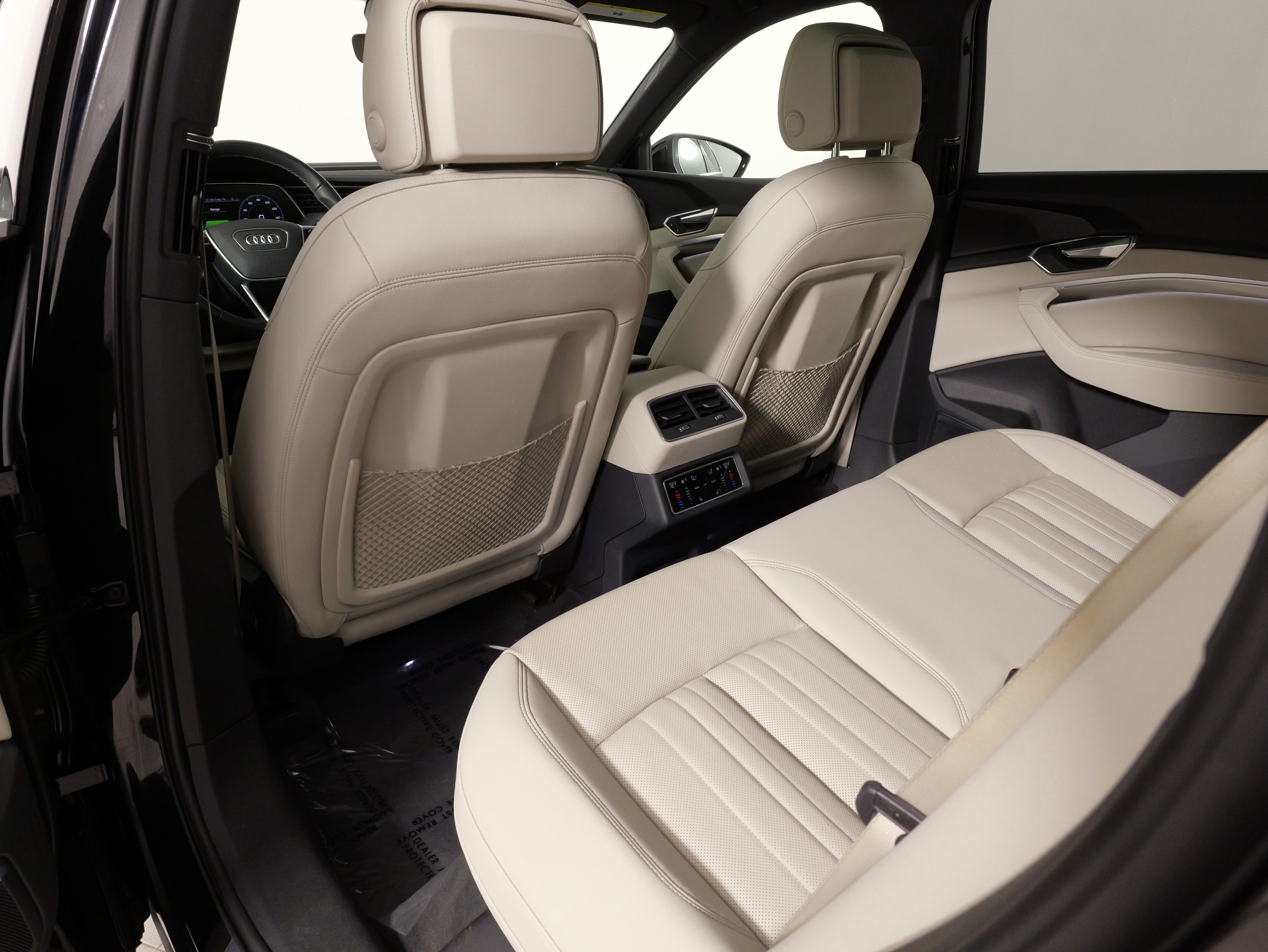 Used 2024 Audi Q8 e-tron Premium Plus w/ Premium Plus Package image 33