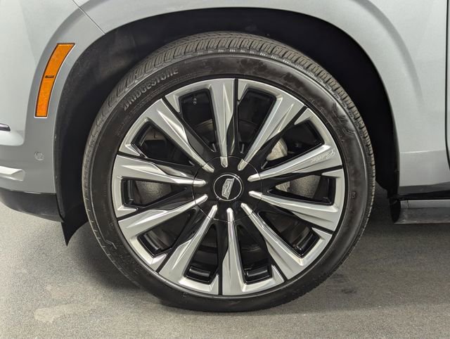 Used 2025 Cadillac Escalade ESV Premium Luxury w/ Touring Package AWD/4WD image 10