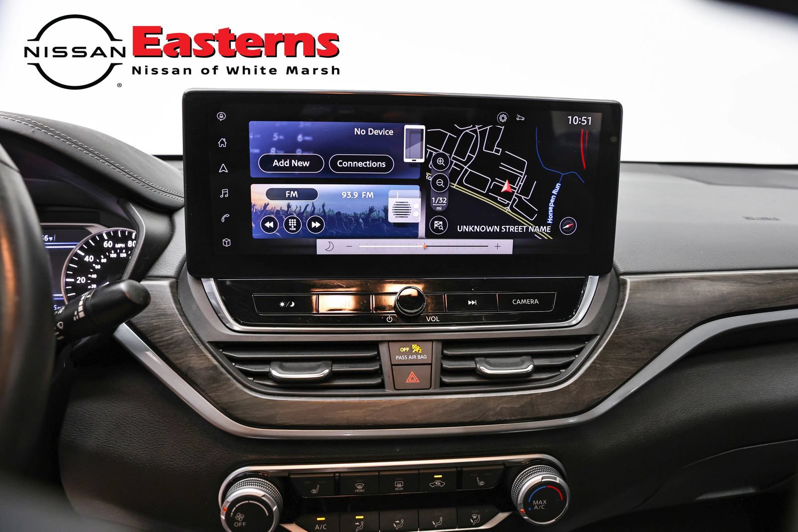 Used 2023 Nissan Altima 2.5 SV w/ SV Premium Package FWD image 12