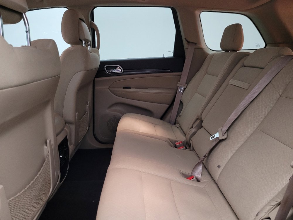 Used 2018 Jeep Grand Cherokee Laredo image 18