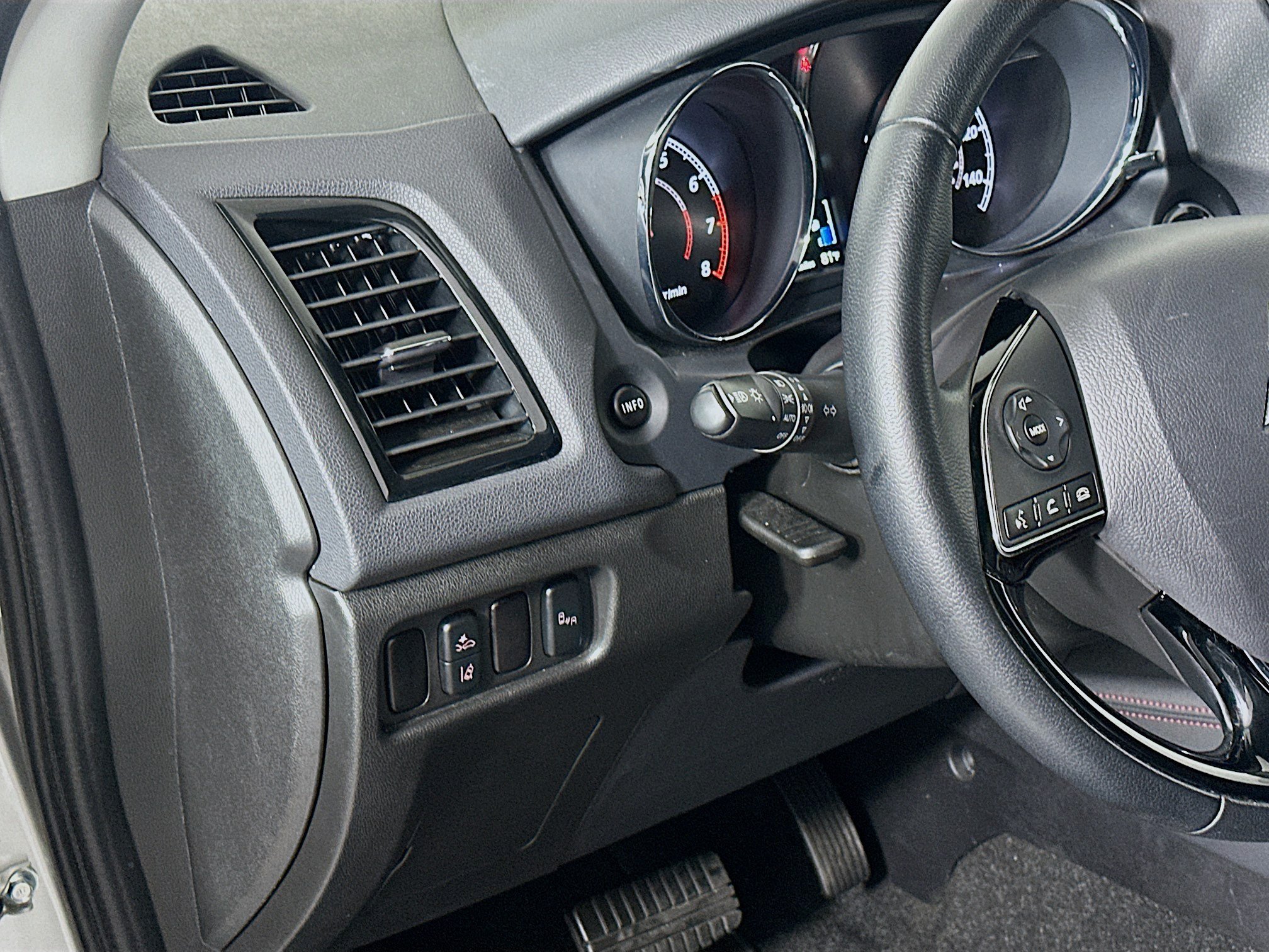 Used 2025 Mitsubishi Outlander Sport AWD image 17