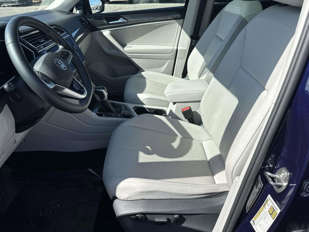 Certified 2023 Volkswagen Tiguan SE w/ Panoramic Sunroof Package image 21