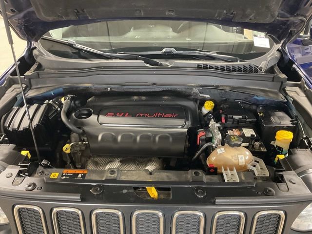 Used 2017 Jeep Renegade Latitude w/ Popular Equipment Group image 19