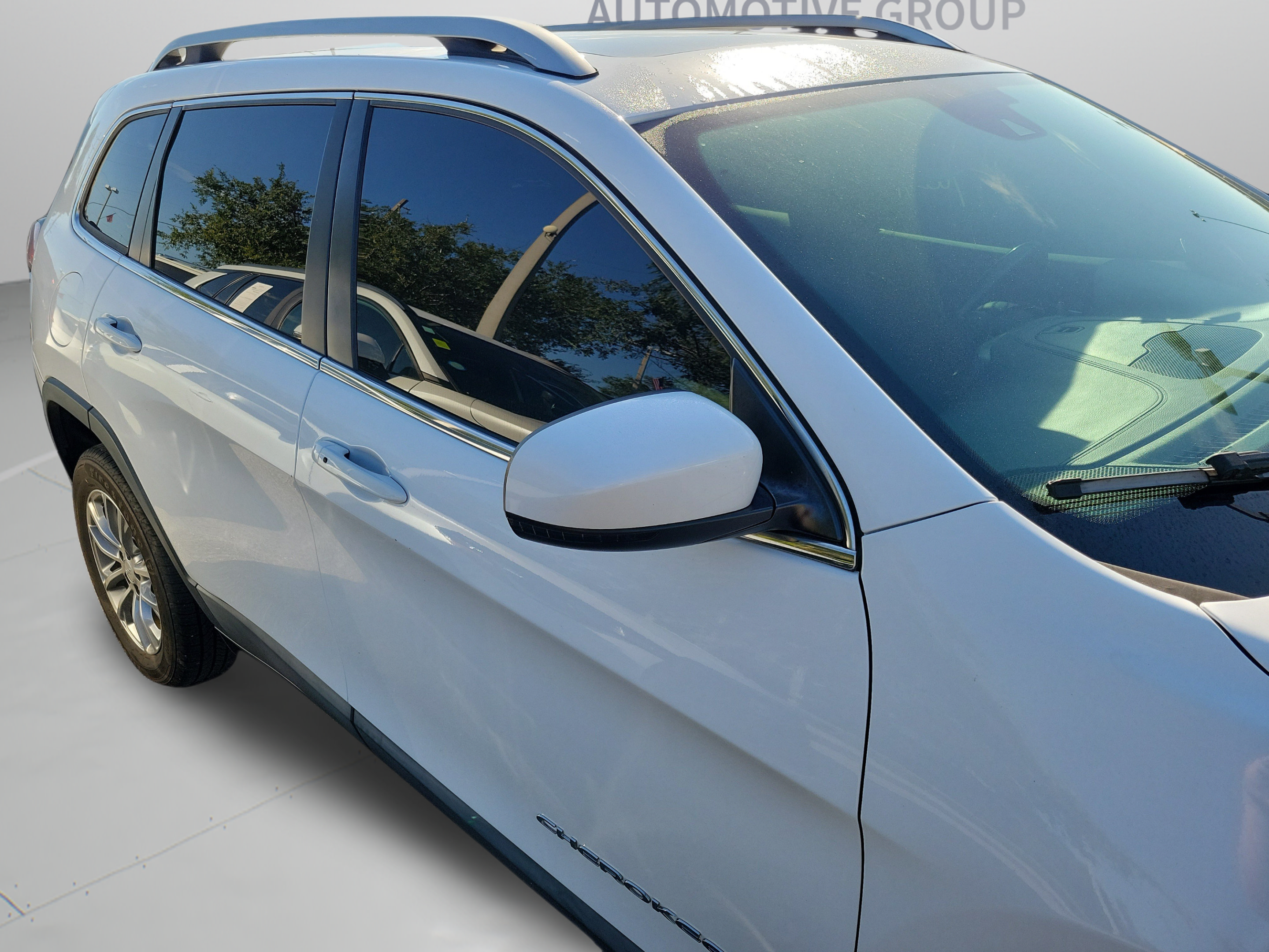 Used 2020 Jeep Cherokee Latitude Plus w/ Cold Weather Group FWD image 11