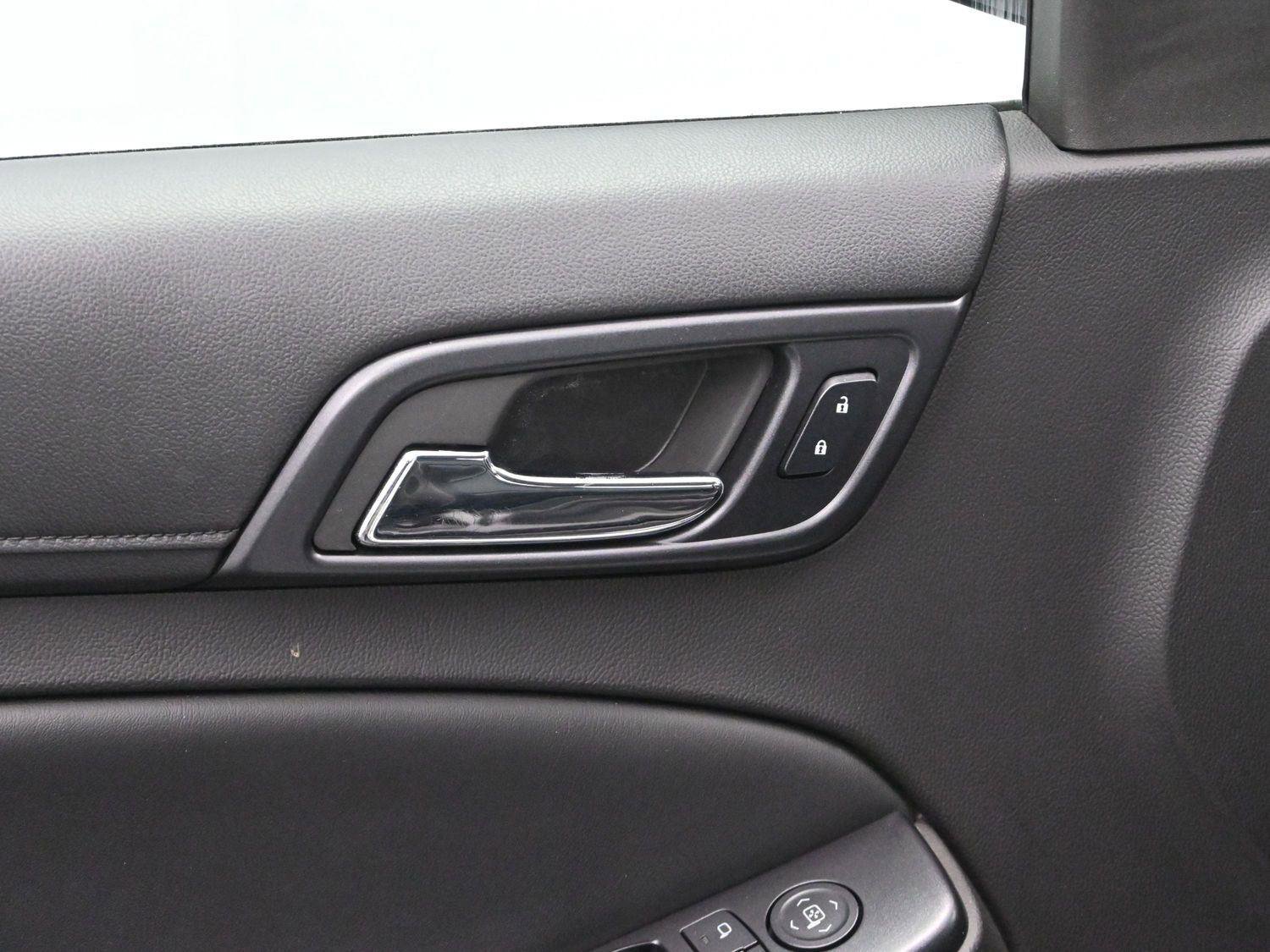 Used 2015 Chevrolet Suburban LT image 12