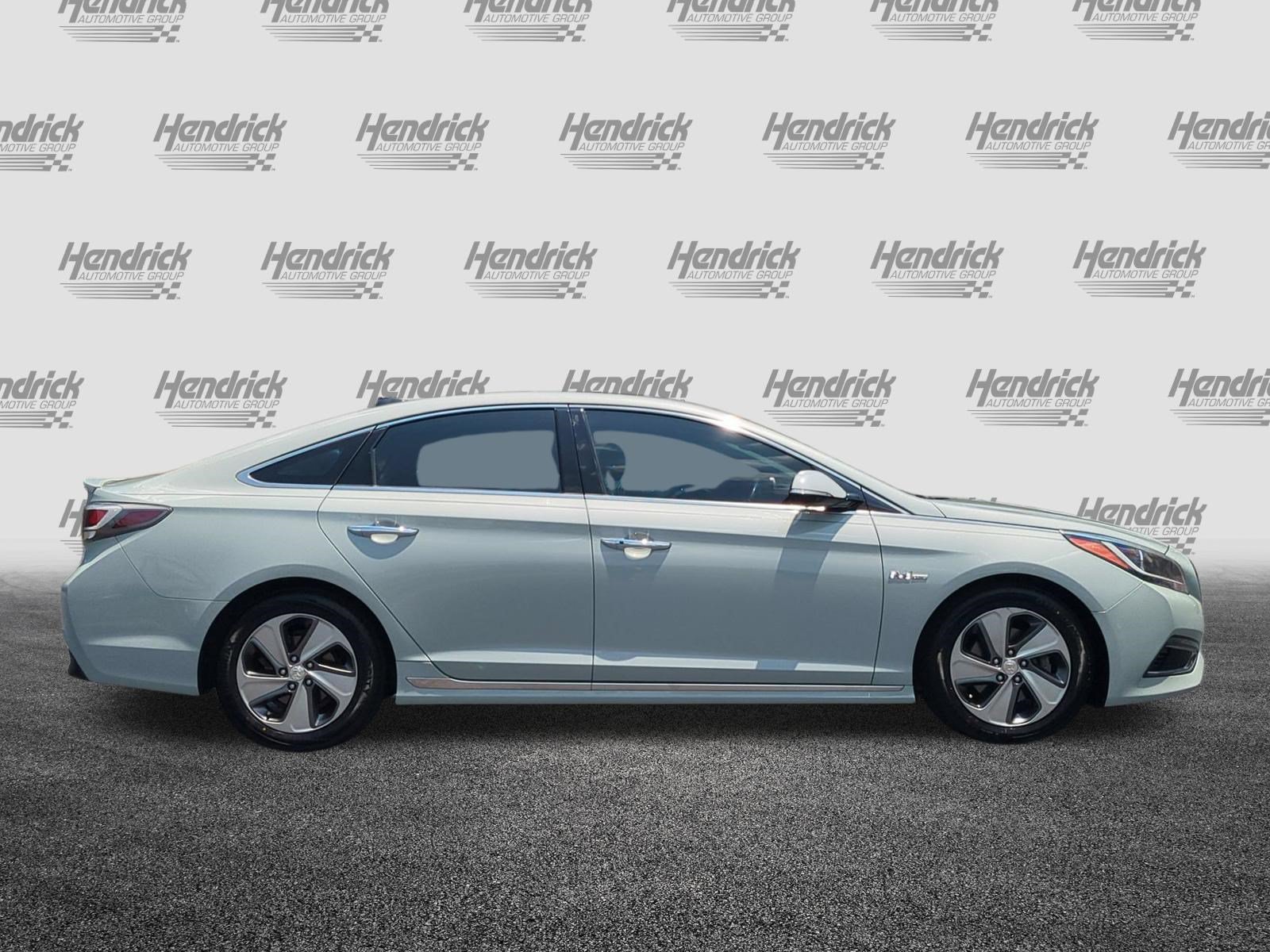 Used 2016 Hyundai Sonata Limited w/ Option Group 02 FWD image 11