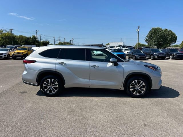 Used 2021 Toyota Highlander XLE video 3