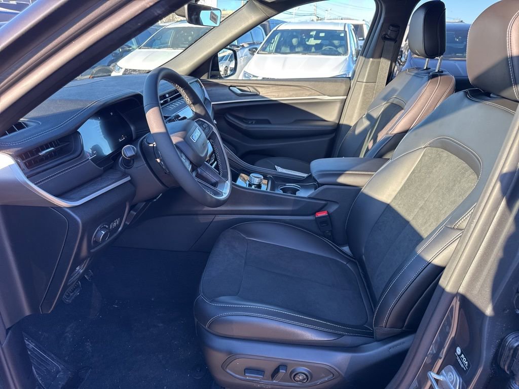 New 2026 Jeep Grand Cherokee Altitude AWD/4WD image 16