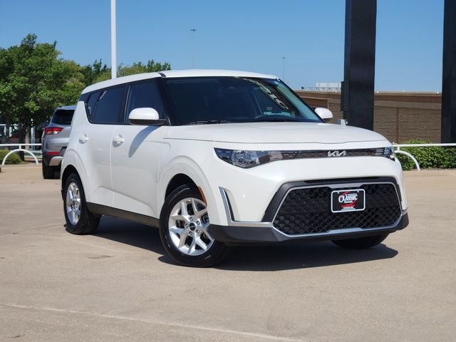 Used 2025 Kia Soul LX w/ LX Technology Package FWD image 2