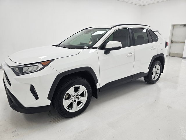 Used 2021 Toyota RAV4 XLE w/ Convenience Package image 5