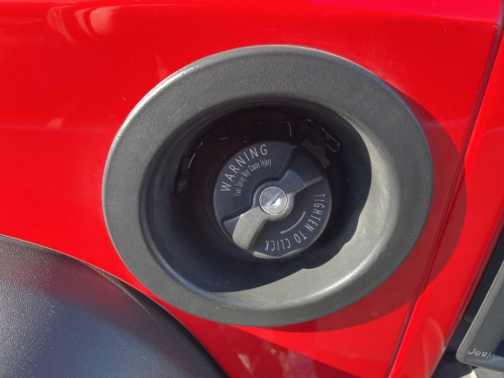 Used 2017 Jeep Wrangler Unlimited Rubicon w/ Connectivity Group image 18