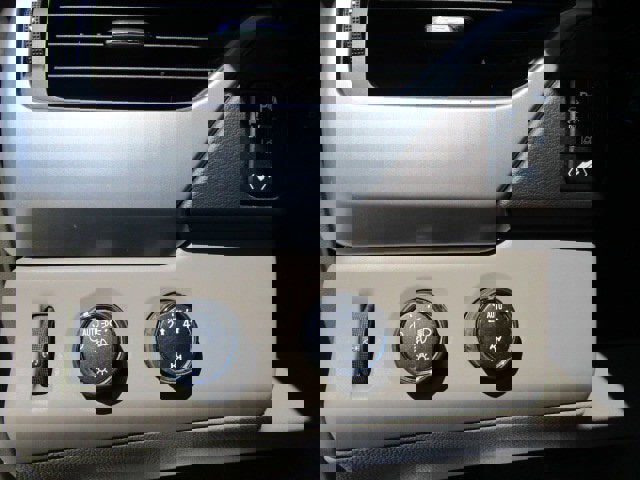 Used 2015 Chevrolet Suburban LTZ image 15