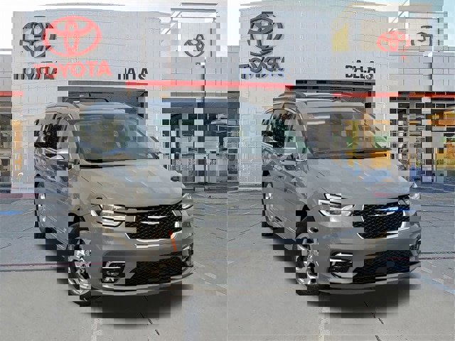 Used 2022 Chrysler Pacifica Limited
