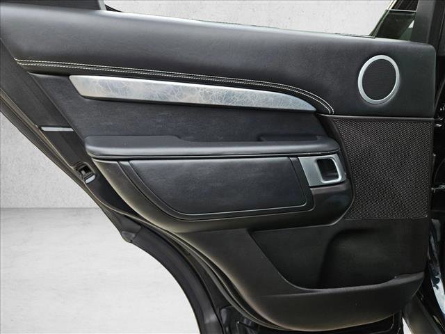 Used 2017 Land Rover Discovery First Edition image 19