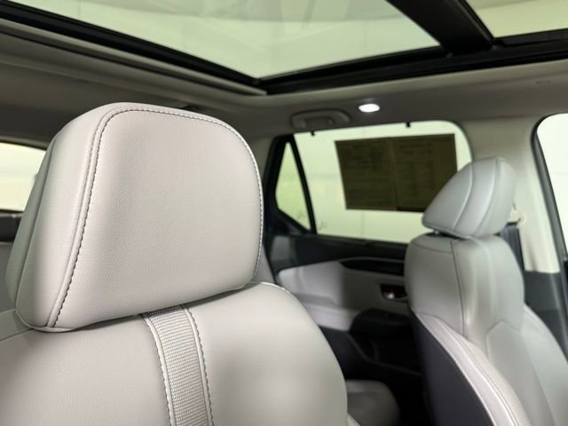 Used 2025 Honda Pilot Touring image 37