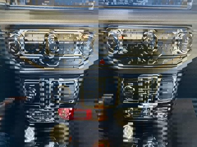 Used 2025 Jeep Wrangler Unlimited Rubicon w/ XTREMEE 35" Tire Package image 29