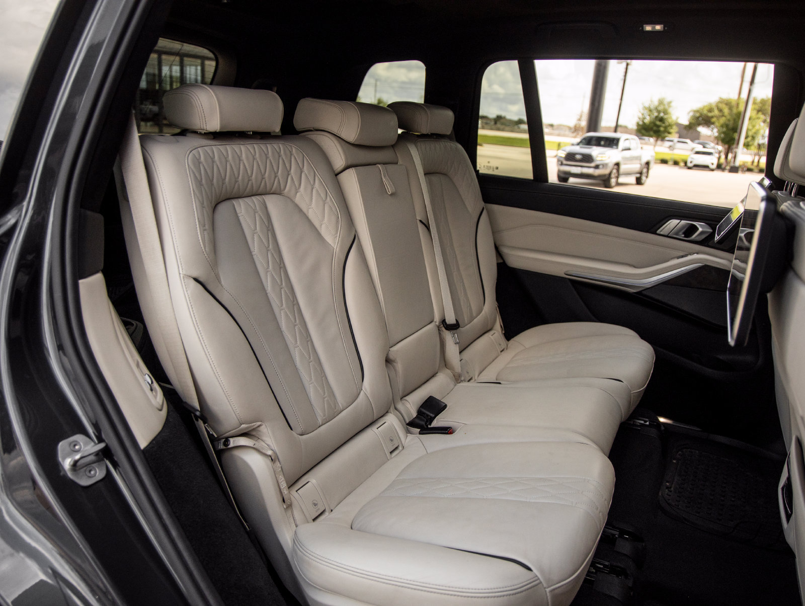 Used 2020 BMW X7 xDrive40i w/ M Sport Package AWD/4WD image 43